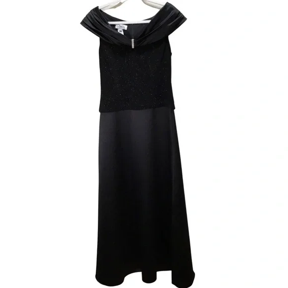 green emerald velvet dress Patra 12678 - Long Crochet Lace And Jersey Sheath Dress